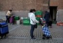 Vergonha, frustração e sonhos remotos nas ‘filas da fome’ em Madri