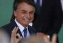 Bolsonaro assina novo auxílio e levará proposta ao Congresso pessoalmente