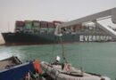 Entre esperar e desviar pela África, os custos imprevisíveis do bloqueio do Canal de Suez
