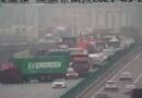 Caminhão com contêiner da Evergreen provoca engarrafamento na China
